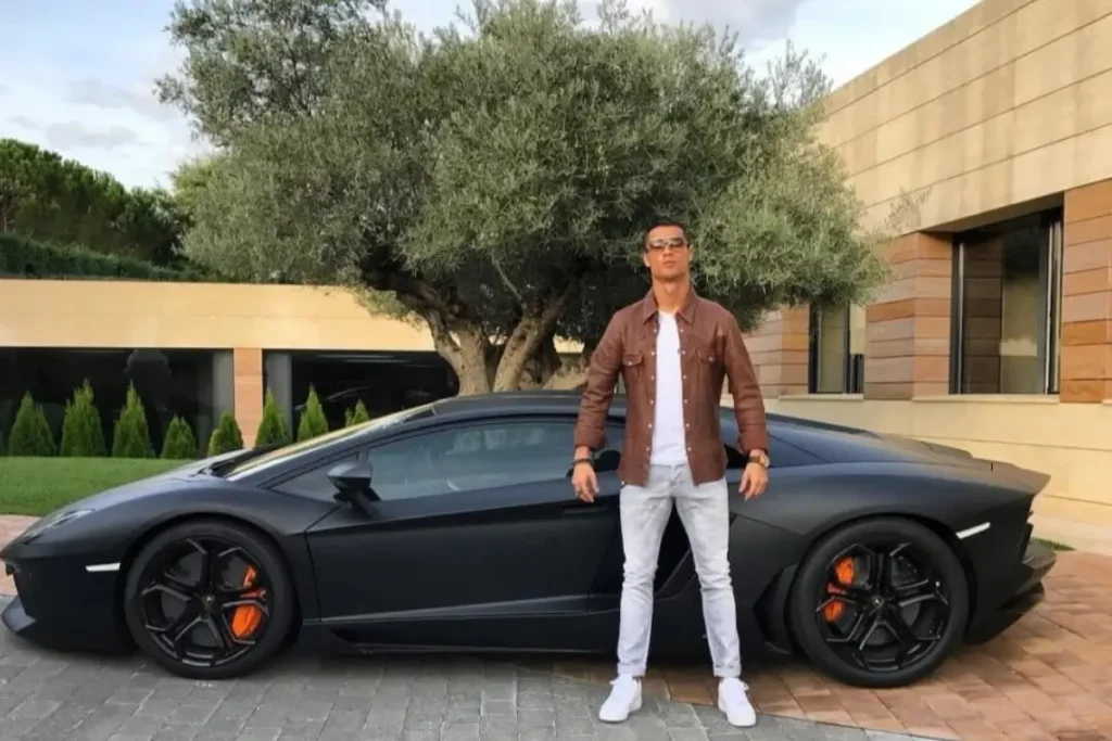 cristiano ronaldo com sua lamborghini